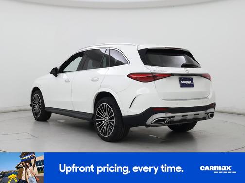 White 2023 Mercedes-Benz GLC 300
