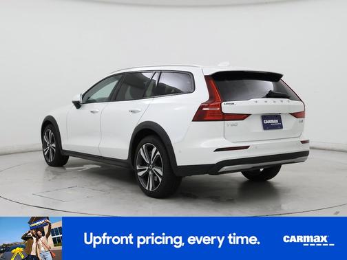 2025 Volvo V60 Cross Country B5 Plus