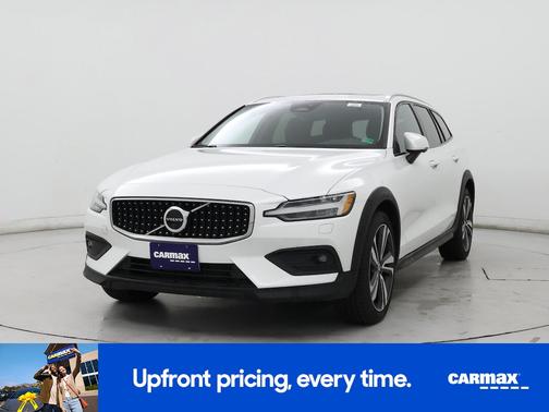 2025 Volvo V60 Cross Country B5 Plus