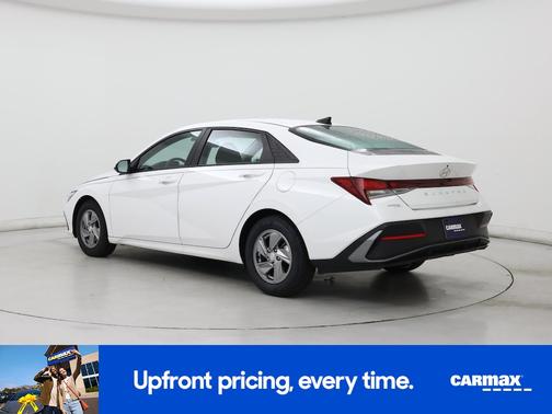 2024 Hyundai ELANTRA SE