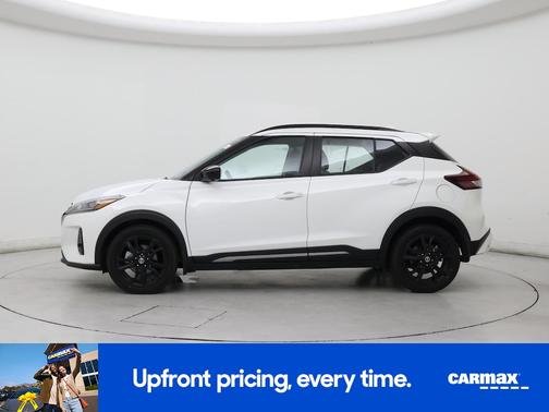 White 2021 Nissan Kicks SR