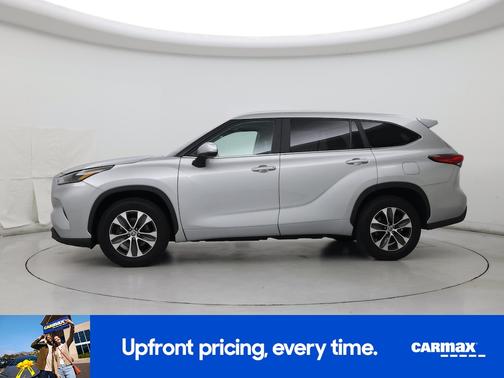 Silver 2023 Toyota Highlander Hybrid XLE