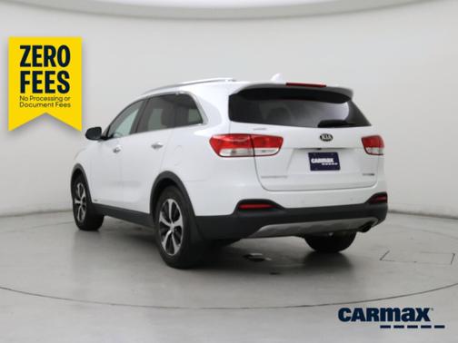 White 2017 Kia Sorento EX