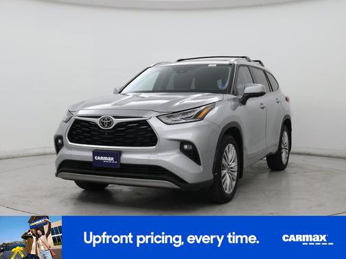 Silver 2023 Toyota Highlander Platinum