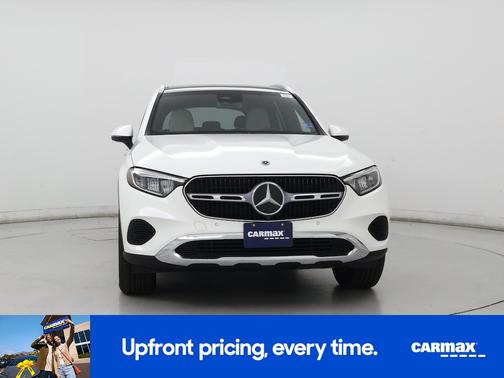 White 2025 Mercedes-Benz GLC 300