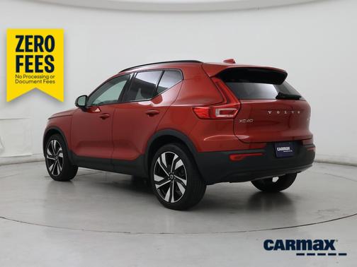 Red 2023 Volvo XC40 B5 Plus Dark Theme