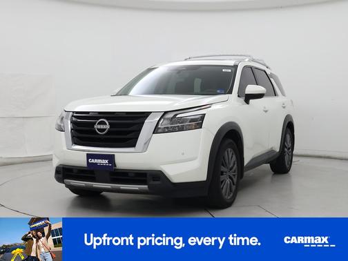 White 2024 Nissan Pathfinder SL
