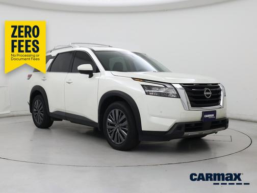 White 2024 Nissan Pathfinder SL