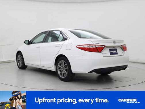 White 2015 Toyota Camry SE