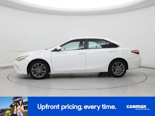 White 2015 Toyota Camry SE