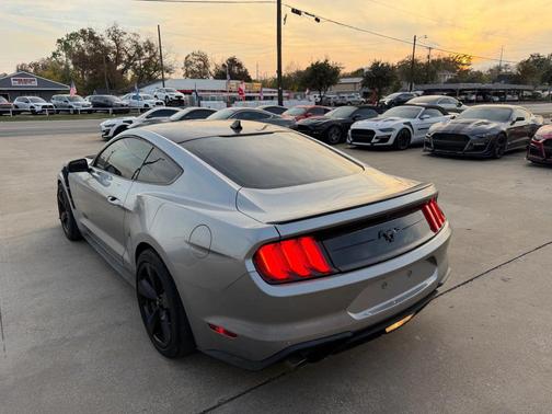 2021 Ford Mustang EcoBoost