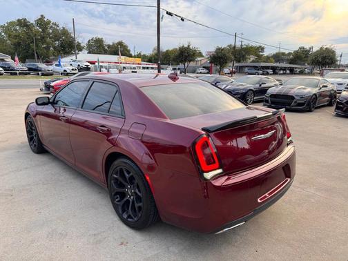 2019 Chrysler 300 Touring