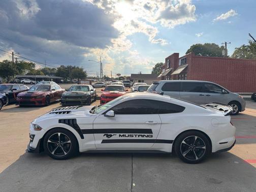2021 Ford Mustang EcoBoost