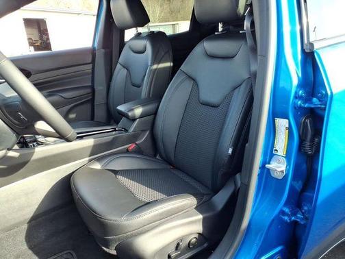 Hydro Blue Pearlcoat 2026 Jeep Compass Latitude