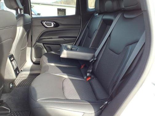 Bright White Clearcoat 2026 Jeep Compass Latitude
