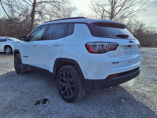 Bright White Clearcoat 2026 Jeep Compass Latitude