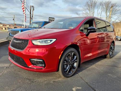 Red Hot Pearlcoat 2026 Chrysler Pacifica Select