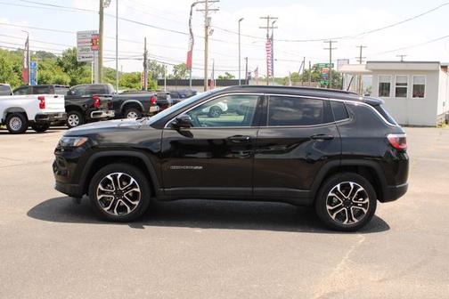 Diamond Black Crystal Pearlcoat 2022 Jeep Compass Limited