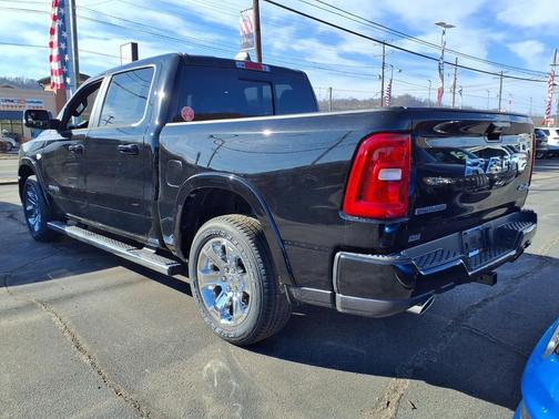 Diamond Black Crystal Pearlcoat 2026 RAM 1500 Big Horn/Lone Star