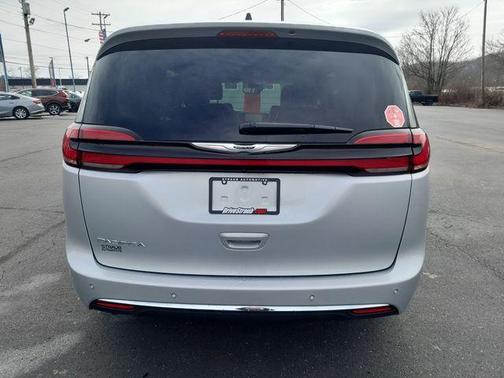 2024 Chrysler Pacifica Touring-L