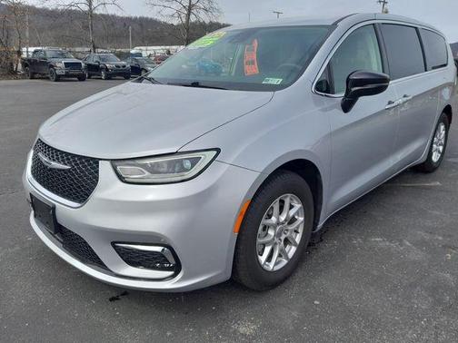 2024 Chrysler Pacifica Touring-L