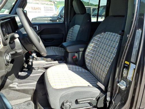 Granite Crystal Clearcoat Metallic 2026 Jeep Wrangler Sport