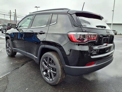 Diamond Black 2026 Jeep Compass Latitude