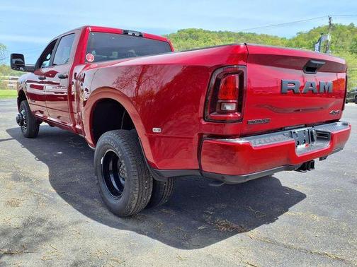 Molten Red Pearlcoat 2026 RAM 3500 Big Horn