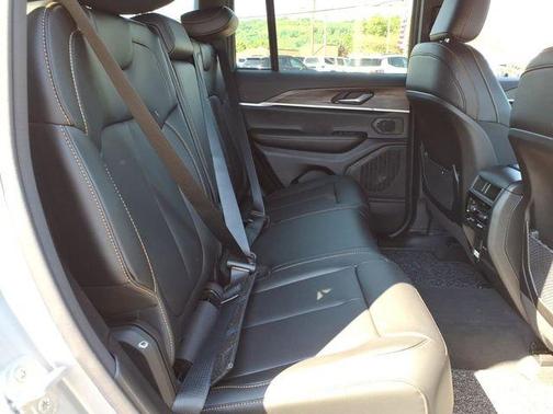 Silver Zynith 2026 Jeep Grand Cherokee Sport