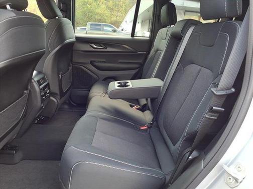 Silver Zynith 2025 Jeep Grand Cherokee Laredo X