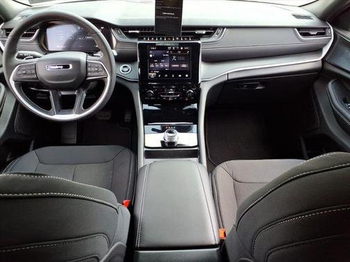 Silver Zynith 2025 Jeep Grand Cherokee Laredo X