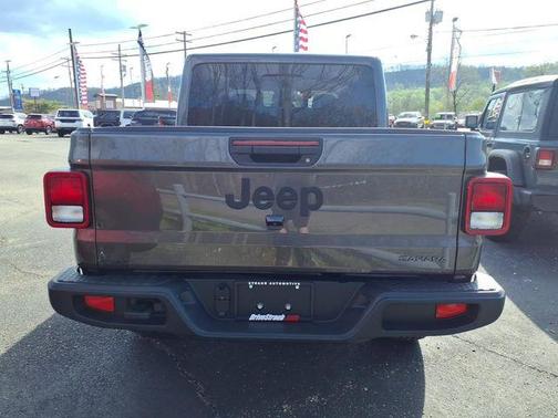 Granite Crystal Clearcoat Metallic 2026 Jeep Gladiator Sport