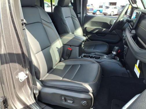 Granite Crystal Clearcoat Metallic 2026 Jeep Gladiator Sport