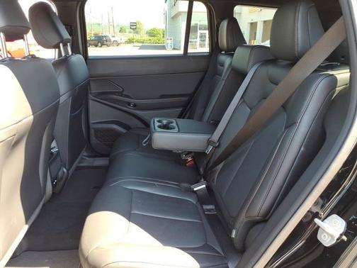 Diamond Black Crystal Pearlcoat 2026 Jeep Cherokee Limited