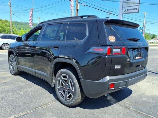 Diamond Black 2026 Jeep Cherokee LAREDO/LIMITED