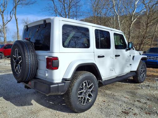 Bright White Clearcoat 2026 Jeep Wrangler 4-Door Sahara 4x4