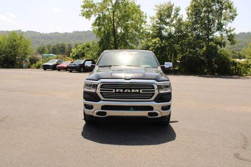 Diamond Black Crystal Pearlcoat 2023 RAM 1500 Laramie