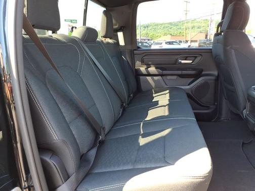 Diamond Black Crystal Pearlcoat 2026 RAM 1500 Express