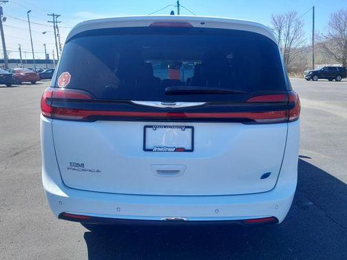 2024 Chrysler Pacifica Hybrid Select