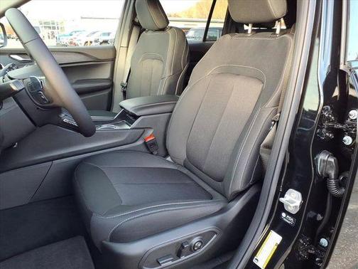 Diamond Black 2025 Jeep Grand Cherokee Laredo