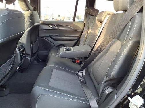 Diamond Black 2025 Jeep Grand Cherokee Laredo