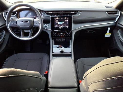 Diamond Black 2025 Jeep Grand Cherokee Laredo