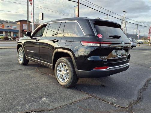 Diamond Black 2025 Jeep Grand Cherokee Laredo