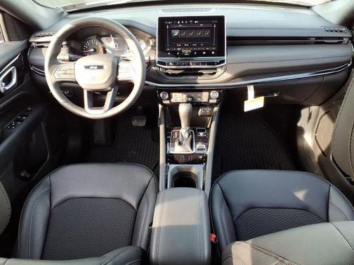 Silver Zynith 2026 Jeep Compass Latitude