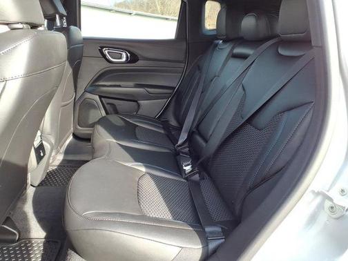 Silver Zynith 2026 Jeep Compass Latitude