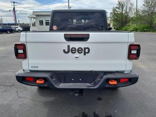 Bright White Clearcoat 2026 Jeep Gladiator Mojave 4x4