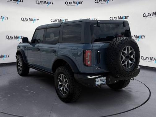 Azure Gray Metallic Tri-Coat 2024 Ford Bronco Badlands