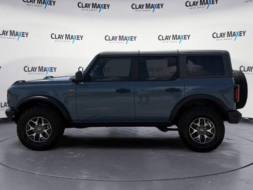 Azure Gray Metallic Tri-Coat 2024 Ford Bronco Badlands