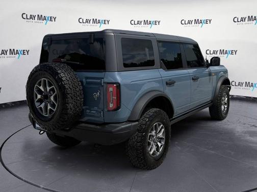 Azure Gray Metallic Tri-Coat 2024 Ford Bronco Badlands