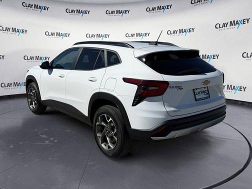 Summit White 2025 Chevrolet Trax LT